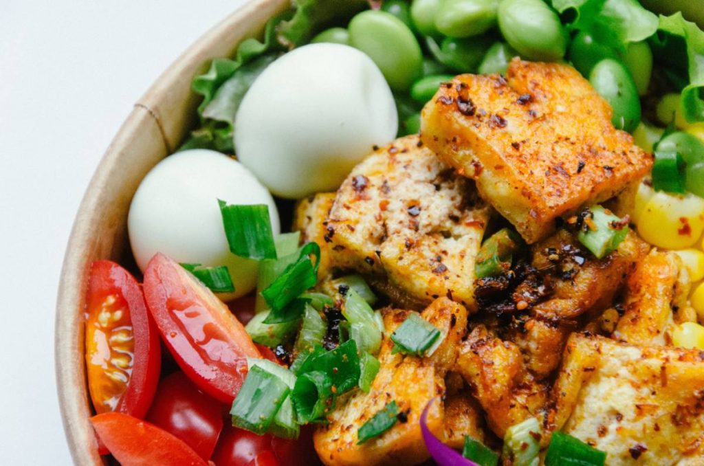 Le meilleur tofu ferme qui compose un appétissant plat